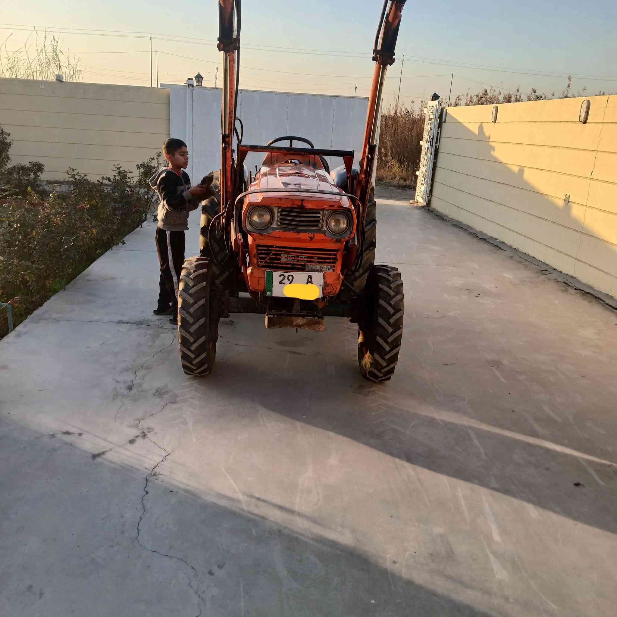 السلام عليكم كابوته ٨٦ جديده رقم انكليزي واسط باسمي اكسل شركه مامفتوح كير شركه مامفتوح  ستيرن باور المعدات ربراشه شركه +كليه شركه +فيدان شركه ديجر عمل حدادي المحرك مجفت جديد بعده ستندر *********** السعر ١٠ ونص
