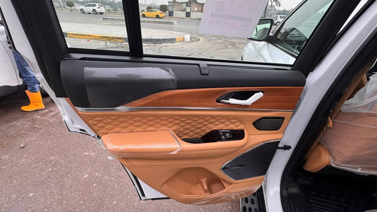 السلام عليكم جيب سومت 2024

🚙 للبيع | جيب جراند شيروكي 2024 Summit (دفع رباعي 4X4) وكالة هارلم 

📄كفالة عامه 

🔍 تفاصيل المركبة: رقم بغداد

 

• الفئة: Summit (فئة القمة بالفخامة) 👑

• العداد: 40000

• المحرك: 3.6L V6 💪

• ناقل الحركة: أوتوماتيك 8 سرعات

• نظام الدفع: رباعي 4X4

• معدل الصرف: 19–26 mpg

• اللون الخارجي:ابيض

• اللون الداخلي: Tupelo (بيج فاخر) 🤎

✨ أهم المواصفات والتجهيزات:

🔹 الفخامة والراحة:

• مقاعد جلد فاخرة

• مقاعد أمامية مدفأة ومبردة مع المساج 🔥❄️

• تدفئة مقود

• ذاكرة مقاعد

• باب خلفي كهربائي

• دخول وتشغيل ذكي

• تشغيل عن بُعد

🔹 أنظمة القيادة الذكية:

• مثبت سرعة متكيف

• نظام قيادة شبه ذاتي

• Dynamic Steering

• Night Vision 🌙

• التعرف على إشارات المرور

🔹 أنظمة الأمان المتقدمة:

• فرملة طوارئ أوتوماتيكية

• نظام تحذير الاصطدام

• تحذير مغادرة المسار

• مراقبة النقطة العمياء

• Front Cross Traffic Alert

• Rear Cross Traffic Alert

• نظام مساعدة صف

• كاميرا خلفية

• Brake Assist

• نظام الثبات الإلكتروني

• مصابيح LED + أوتو هاي بيم

🔹 التكنولوجيا والترفيه:

• نظام ملاحة

• Bluetooth®

• USB Port

• Premium Sound System 🔊

• Satellite Radio

🔹 الخارجية:

• جنوط ألمنيوم

• فتحة سقف / مونروف 

⭐ جراند شيروكي 24 Summit

فخامة كاملة 👑 • دفع رباعي • لون داخلي راقي • تجهيزات متكاملة 🔥

الاستفسار خاص واكون بخدمتك السعر 555 مجال بسيط

الهاتف ***********
