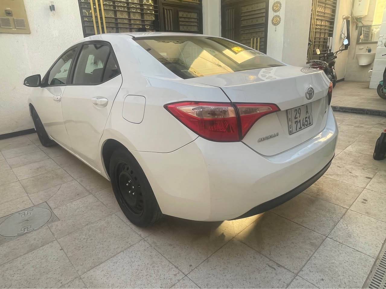 السلام عليكم 
كورلا وارد أمريكي موديل 18
 
السعر. 130 وبيه مجال بصيط جدن  تصال ***********  
السياره بيه
 قطعتين صبغ  فقط   بجم كبس  ودوسه بيه صبغ فقط. والباقي كفاله عامه كير مكينه تبريد شط  
سياره باسمي تحويل ثاني يوم  رقم نكليزي. شرط تحويل. شط العرب, البصرة
