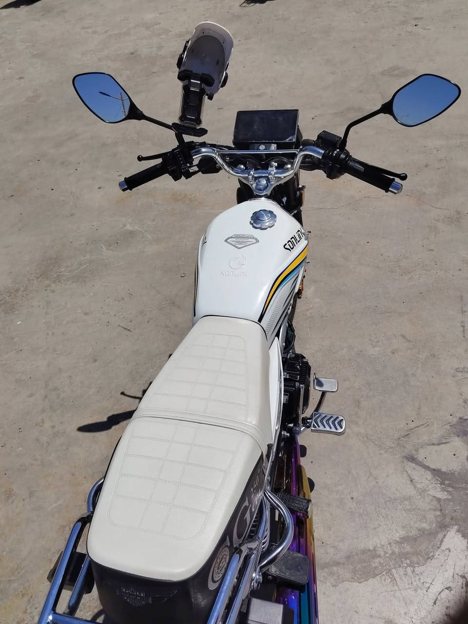 سلام عليكم دراجه للبيع ايرانيه جديده مكينه 250 cc مصارلها هواي من نازله مكفوله من الزلغ سويجين بصمتين اوراقها شراي *********** مكاني بغداد الحسينيه مال الراشديه
