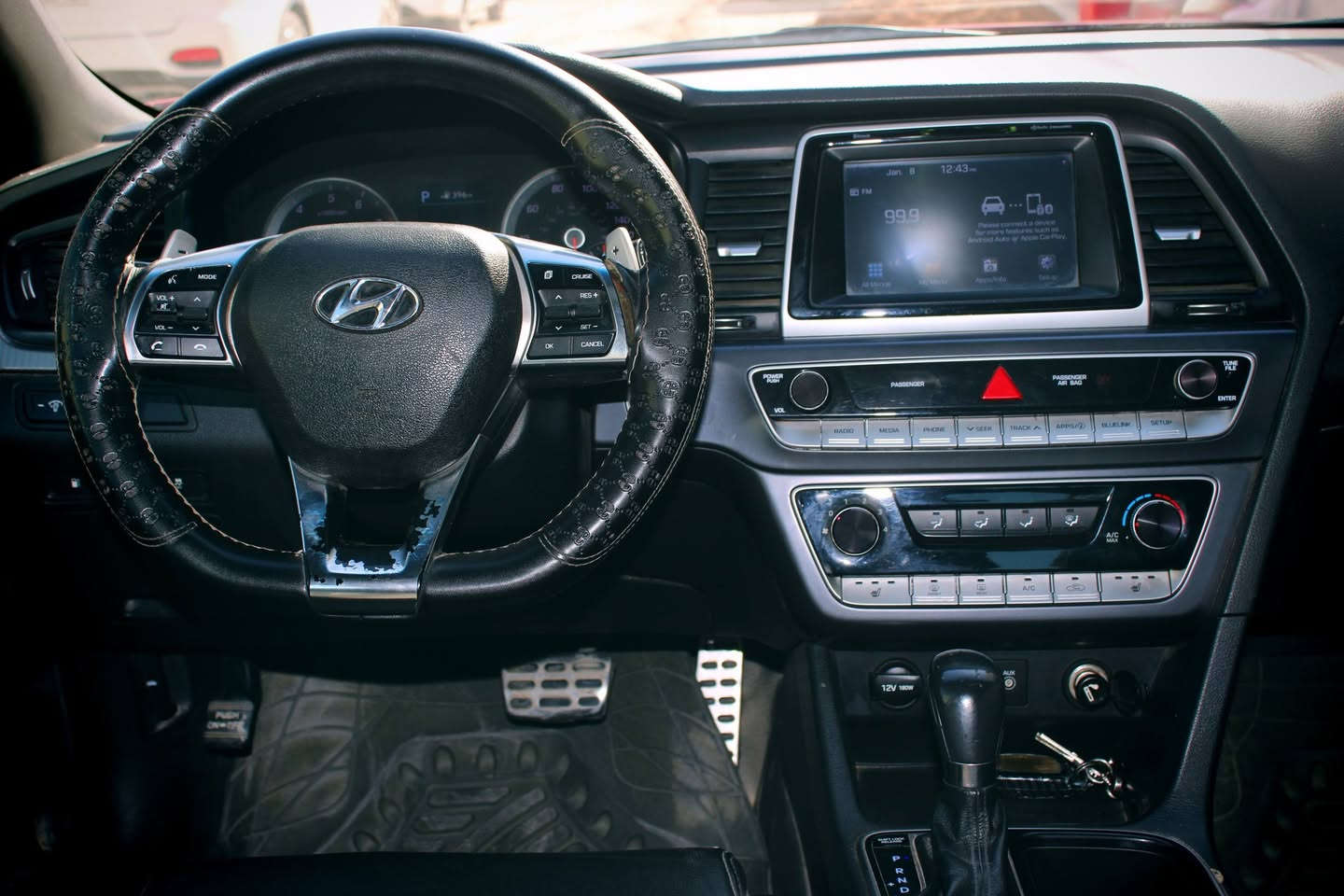 سوناتا 2018
فول موصفات سبورت
فتحه
كشنات جلد
شاشه حجم كبير
وارد أمريكي
حادث جاملغ وبنيد مرفق صوره للسونار
السعر 130
للاستفسار الاتصال ***********
