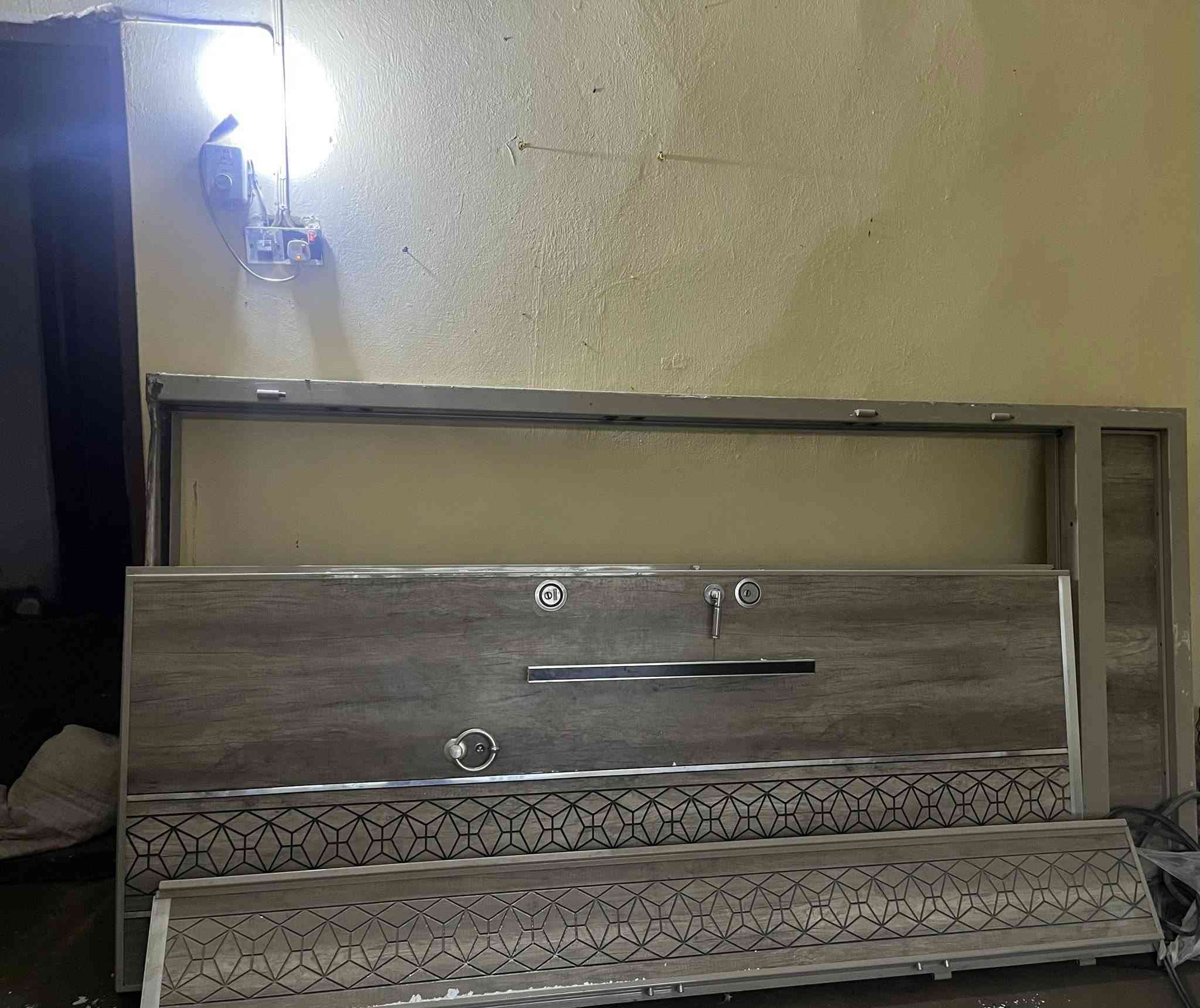 السلام عليكم ورحمة الله وبركاته
للبيع بيبان عدد 3 

باب قاصة _ باب صحيات_ باب استقبال تركي

السعر 600،000

***********
