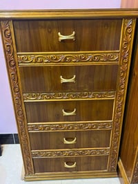غرفه نوم للبيع جديدة بعدها وكلش اخشابها نظيفة لاستفسار بخصوص السعر وبا...