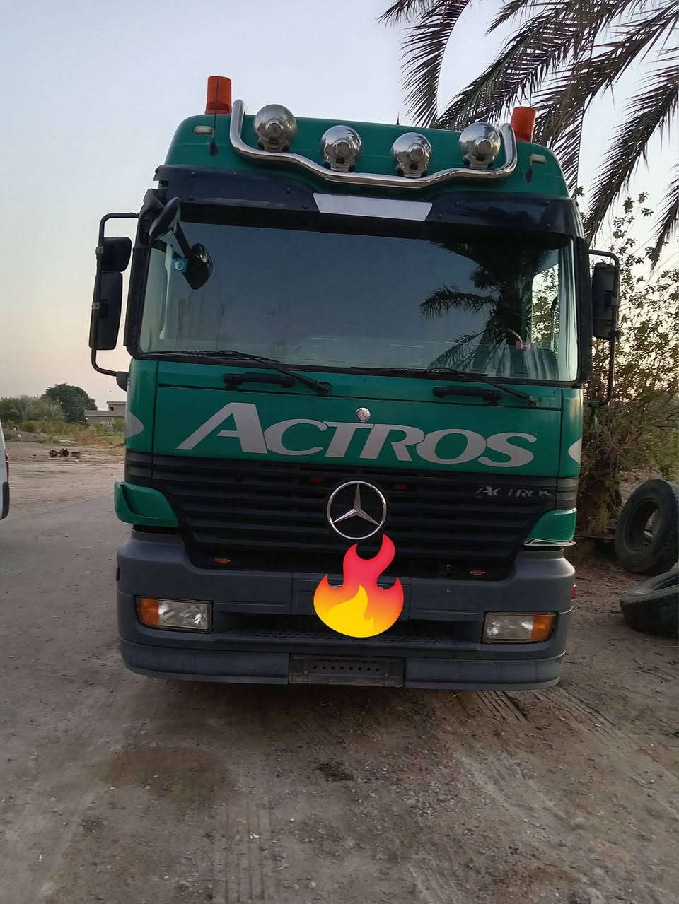 السلام عليكم لوري للبيع موديل 2002 
***********. ***********
