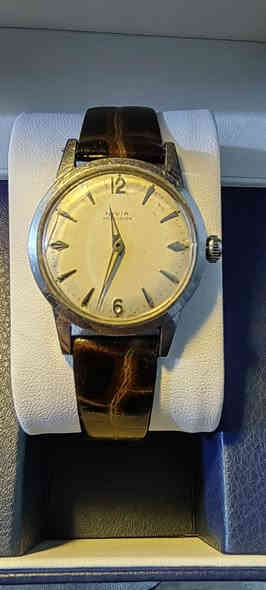 السلام عليكم ساعات نصب تكويك اصلي بالة للبيع باسعار مناسبة كلمن وسعره التواصل خاص او على الرقم *********** يوجد توصيل .
