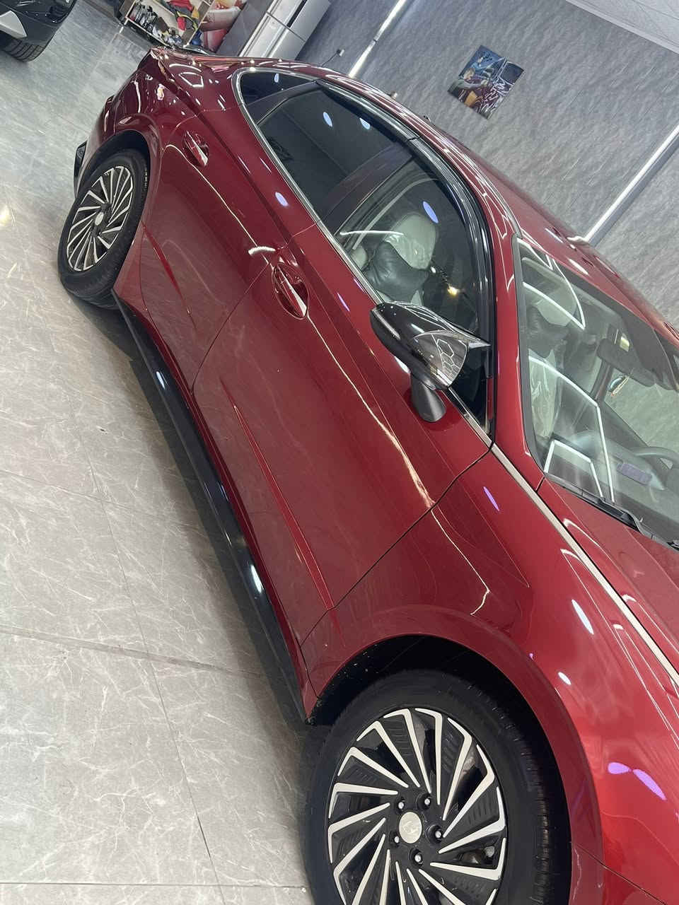 السلام عليكم سوناتا موديل 2023 محرك  2000المرغوب كير 8 نمر دبل كلج DCT ماشيه 26مايل حقيقي مكينه كير شرط الفحص وكاله مكفولات من كلشي حادث السياره مرفق بلمنشور فقط باب الصدر جهه الايمن مستبدل بدون ايرباك ضرر كلش بسيط سياره ليبل واحد تكحيل كارت بطرف جاملغ الخلفي رقم نجف الجديد هزه سنويه بعدها ماساقطه سياره ماناقصهه برغي مواصفات السياره
1 بصمه تشغيل وبصمه ابواب وبصمه صندوك
2 صندوك ذكي يفتح عند الاقتراب
3 رادار امامي وخلفي وجانبي
4 نقط عميه بلمرايات جانبيه
5 تبريد بيانو مناخي منفصل 
6 هيترات مقاعد اماميه
7 شاشه وكامره خلفيه دواره بلاديه
8 اشارات بلمرايه
9 توقف ذاتي وتبيه خروج عن المسار ونضام مساعده على البقاء في المسار
10 لد امامي لد خلفي
11 لايت 4 عدسات
12 جام مدبل يعني دبل جام عزل فول ماشاءالله 
بعد بيهه مواصفات مكاني نجف *********** سعره 175وبيه مجال
