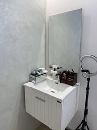 مغسله عدد 2 الثانيه شبيهتهه هيه والمرايا والخلاط جديده مابيها اي اضرار...