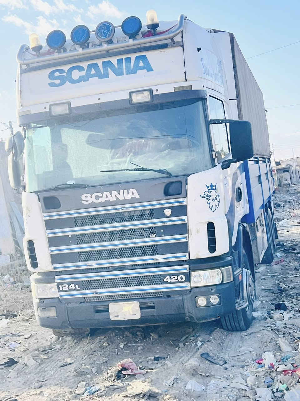 السلام عليكم للبيع سكانيه موديل 2000سحال مزوج مداور ثاني يوم  ***********
