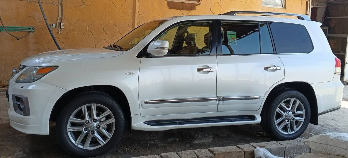 للبيع لكزس 570جاهزه رقم بغداد مميز فول مواصفات بريميه وتحويل اهنابالبصره راعيها كيرمحرك شرط بيها صبغ جاملغ ونص البنيدفقط جوبلس شغال تبريدثلج بيع اومراوس بتاهو اولاندكروز حديث***********مكان البصره
