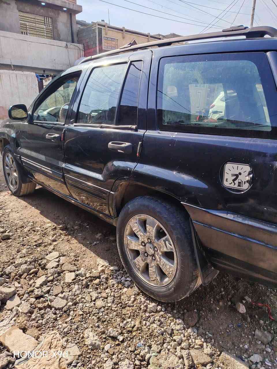 جيب شيروكي موديل ٢٠٠٠ مكينه ففتي ٣٠٠٠ ب ٥٥ وبيها مجال بغداد حي اور ***********
