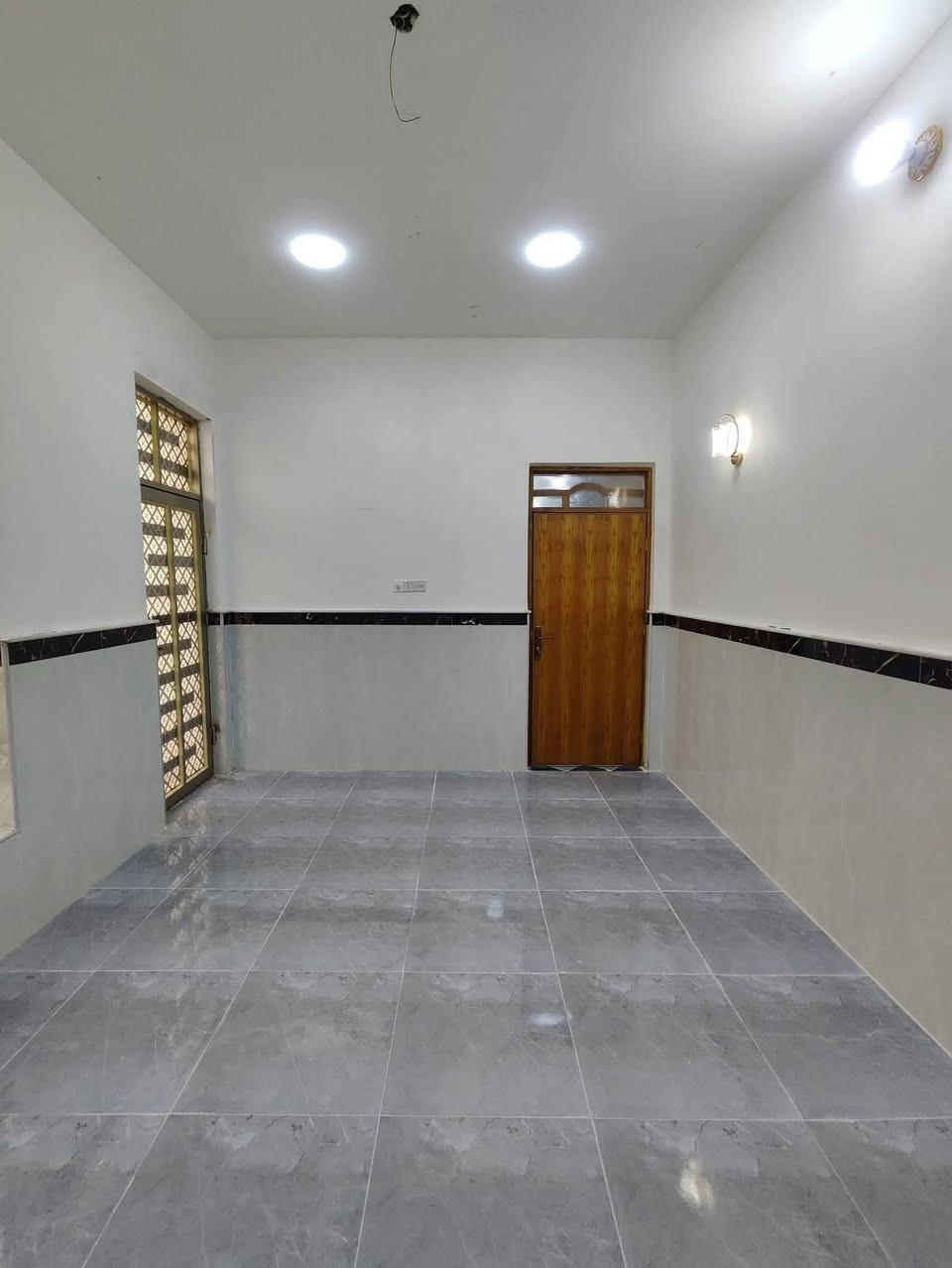 🏠دار الـــبــــيـــــع نــهــاونــد الـثـانــيــه 🏠 
قرب  المدرسه  نـهــاونــد الابــتـــدائـيــه
~~~~~~~~~~~~~~~~~~~~~
المساحه 100متر مربع طابق واحد جاهز السكن

غرفه  نوم صاله + دبل فاليوم 
مطبخ استقبال صحيات خارجية وداخلية 
~~~~~~~~~~~~~~~~~~~~~
للاستفسار اكثر الاتصال على
***********📱
~~~~~~~~~~~
نستقبل جميع العروض 
🏠السكنيه  🏛️التجاريه
