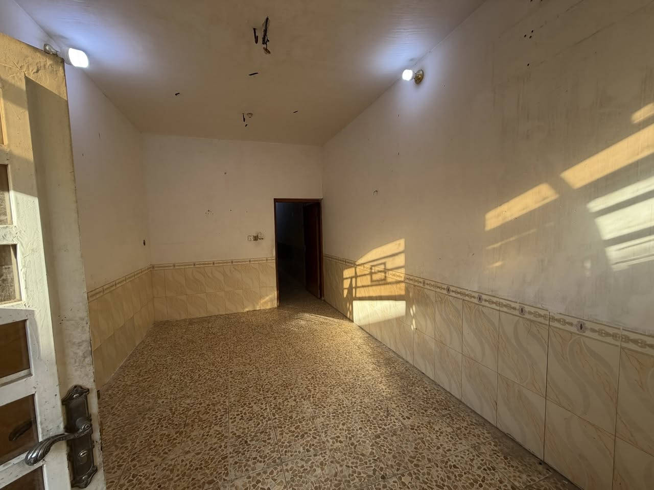 بیت للايجار100م حي السلام  للاستفسار الاتصال ***********
