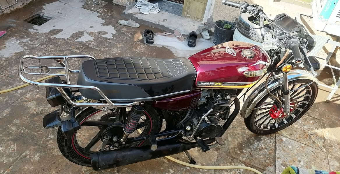 السلام عليكم دراجة سيفان موديل 2024 نظيفة 150سيسي  أوراقها كاملة السعر ب550 وبيها مجال مكاني المحمودية للاستفسار ***********
