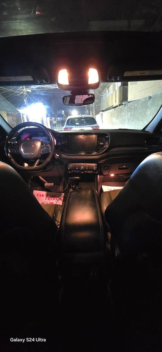السلام عليكم 

للبيع دورانجو ٢٠٢١ رقم اربيل بأسمي

المواصفات _ فئة gt plus

محرك ٦ سلندر
شحن لاسلكي
دفع رباعي 
ماشية ٦٠ الف ميل 
فتحة سقف
مقاعد جلد  
جميع الكشنات تدفئة وتدفئة ستيرن 
كشنات ميموري 
شاشة كبيرة ١٠ .١ انج 
توقف ذاتي
مرأة تعتيم السايق والمرأة الوسطية
نظام صوت alpine تسع سماعات 

الحادث جاملغ الخلفي صفحة قبغ البنزين مصبوغ
ونصف جاملغ السائق مصبوغ 
وجاملغ الصدر مبدل نفس اللون 
ويوجد بارد بباب السايق
صور الحادث مرفقة بلمنشور
السعر 243 وبيها مجال
للاستفسار ***********
موقع السيارة بغداد الرصافة
