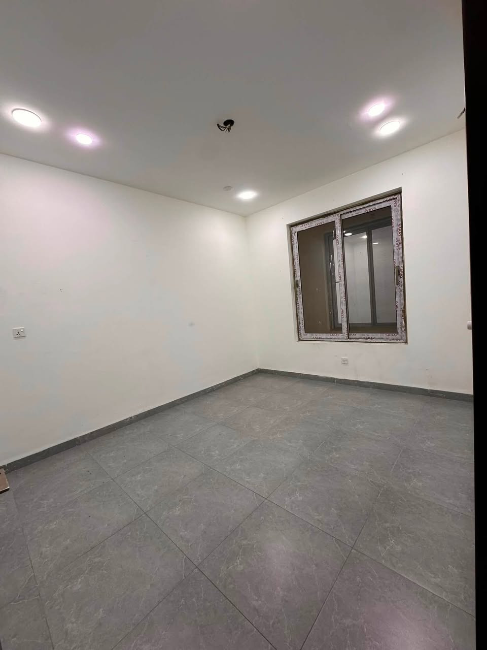 للايجار في السيدية

🔹 وحدة سكنية طابق أول بمساحة 125 م²

تتكون من:
✅ غرفتي نوم
✅ صالة
✅ مطبخ
✅ خدمات

📍 الموقع: مربع الـ 400

💰 قيمة الإيجار: 750 ألف دينار (قفل)

📞 للاستفسار: ***********
