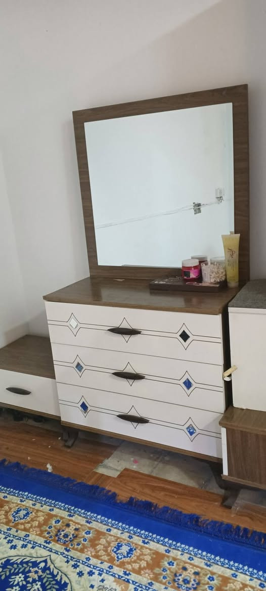 كنتور + ميز تواليت للبيع
الحريه لثانيه


**إذا كنت صاحب هذا الإعلان وتريد حذفه لأي سبب، رجاءا أرسل رسالة إلى الدعم الفني**