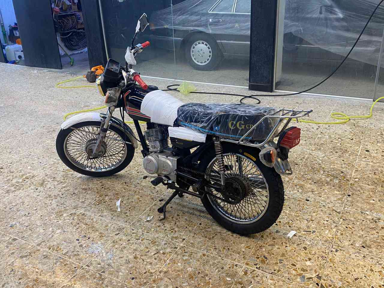 السلام عليكم دراجه
موديل 20 
بدون اوراق الدراجه(مكفولة من السرقه) 
الدراجه خير من الله نقص فقط كهربائيات
سعر 350
*********** واتساب فقط
