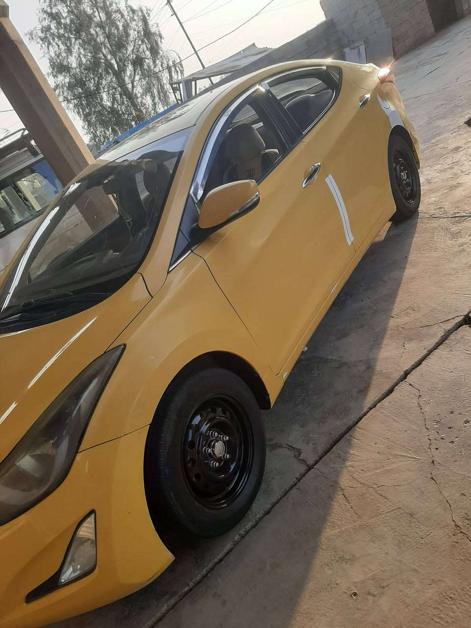 الانترا  2015 خليجي مكينه  2000 فول ماعدا البصمه 115 وبيها مجال بغداد ابو غريب للاستفسار ***********
