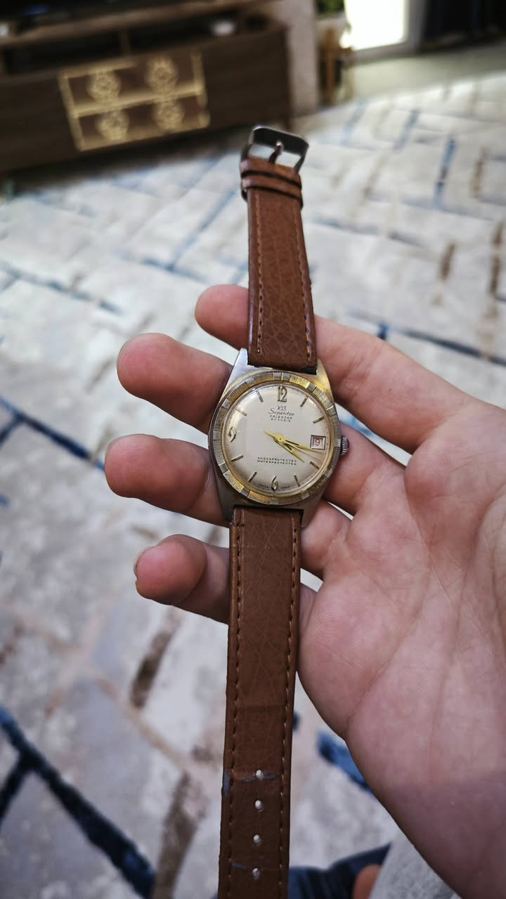 ساعة سويسري
أنتاج قديم 
الساعة تكويك
تاريخ شغال 
ماكنه سويسري 
تحتوي على 23 حجر 
نظافة تامه 
سير جلد طبيعي 
السعر 55 الف وبيها مجال 
للتواصل واتساب أو الاتصال على الرقم 
***********
