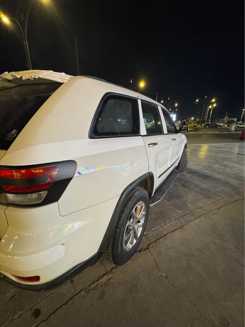 سلام عليكم جيب لاريدو 2011لمتدد

• ✔️ فتحة سقف كهربائية (سنروف)

 • ✔️ مقاعد جلد فاخرة

 • ✔️ كشنات مريحة مع تحكم كهربائي للمقاعد الأمامية

 • ✔️ تدفئة للمقاعد (حسب الفئة)

 • ✔️ ستيرن جلد متعدد الاستخدامات

 • ✔️ مثبت سرعة

 • ✔️ نظام تشغيل بدون مفتاح (بصمة)

 • ✔️ شاشة معلومات وسطية

 • ✔️ بلوتوث + مدخل AUX / USB

 • ✔️ نظام صوت ممتاز

 • ✔️ مكيف أوتوماتيك ثنائي التحكم

 • ✔️ مرايا كهربائية مع تسخين

 • ✔️ نوافذ كهربائية بالكامل

 • ✔️ كاميرا خلفية (في بعض الفئات)

 • ✔️ حساسات خلفية

 • ✔️ جنوط ألمنيوم

 • ✔️ إضاءة ضباب أمامية

 •الحادث تبديل جاملغ وبنيد 

السعر 155وبيه مجال لشراي 

مكينه 6سلندر 

*********** ناصرية, ذي قار
