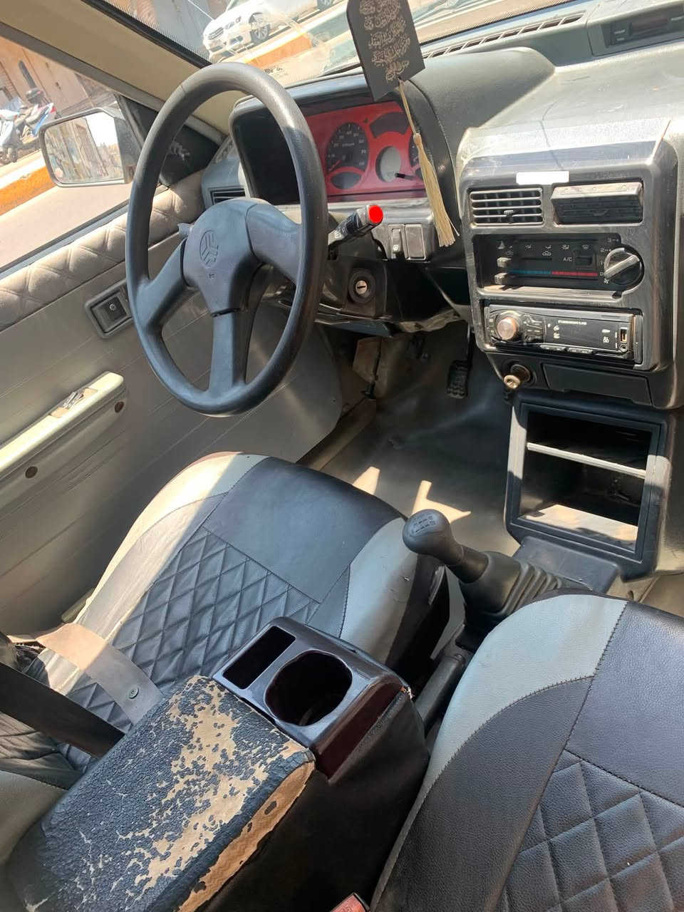 السلام عليكم
سايبا للبيع ٢٠١١ سيارة نظيفة يرادلها ملاحظات بسيطة سنوية بسمي الى ٢٠٣١ سعرها ٢٠ ورقة بيها مجال بسيط حك الجية للاستفسار الاتصال *********** مكان السيارة بغداد
