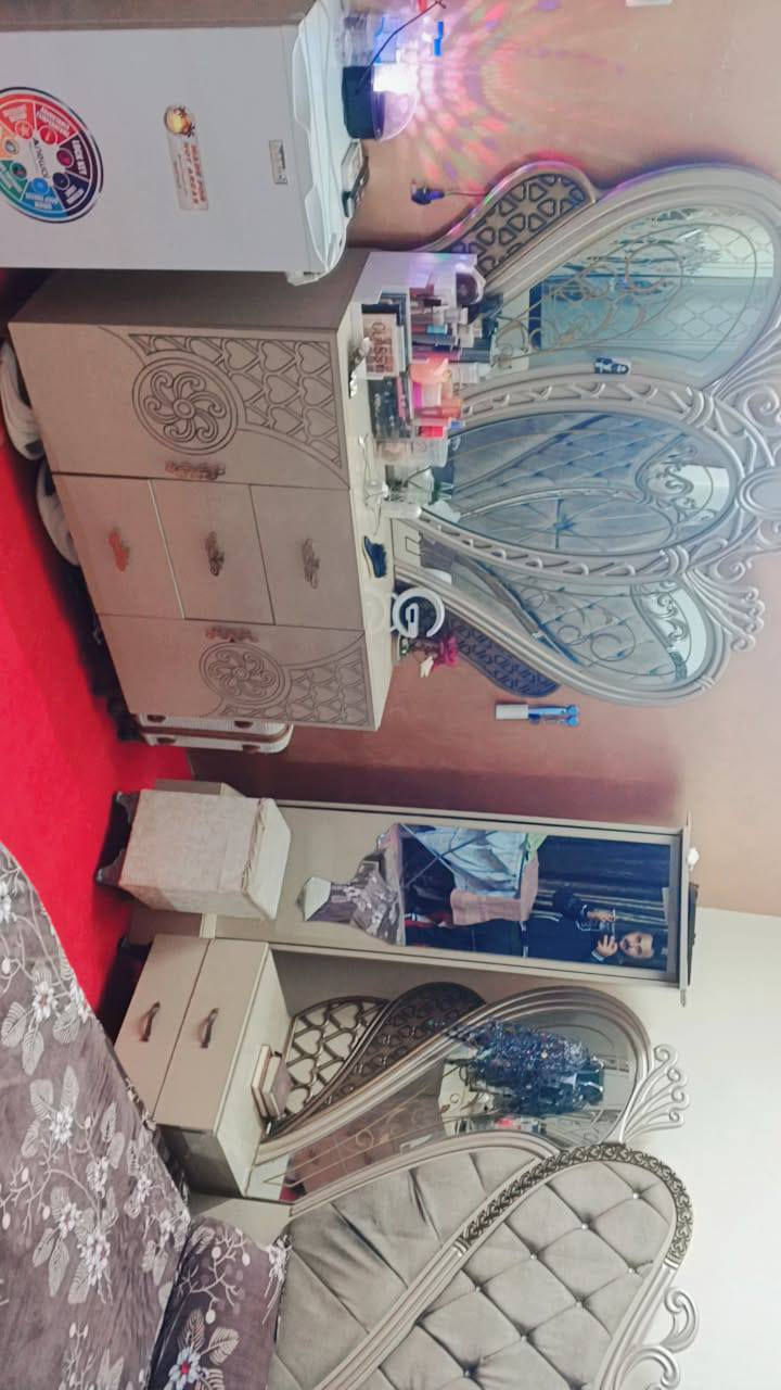 للبيع. غرفه 11قطعه نضيفه اخت لجديد صارلهه 5اشهر من ماخذهه مكان بغداد *********** لرحماني اي استفسار ع رقم 📱
