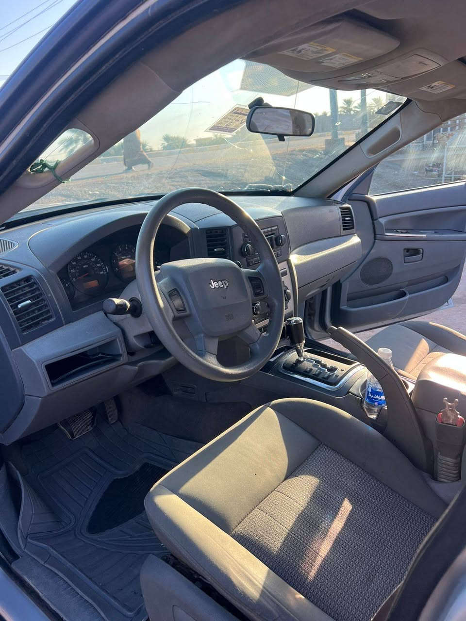 جيب كراند شيروكي 2007 مكفوله
محرك 6 سلندر 3700
تدفئة وتبريد
كشن كهربائي
ماشيه 173 الف
السيارة جديدة ونضييفة 
***********
