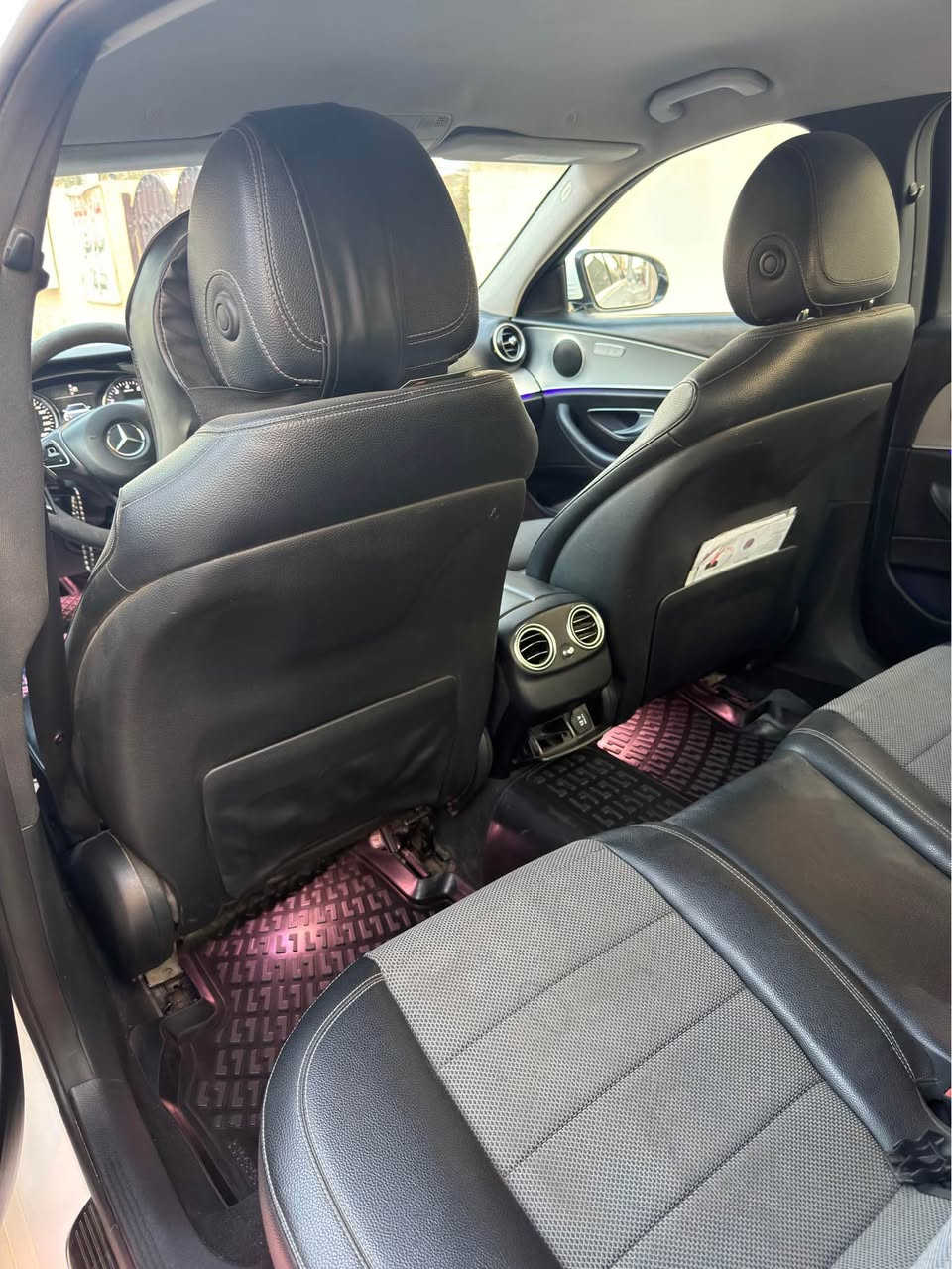 مارسيدس E class 2016 

بيع او مراوس 

E200

وارد الماني بدون حادث بيها كلير قطعتين جاملغ امامي وخلفي جهت السايق بدون حادث فقط رش

المواصفات الالمانيه معروفه شاشه كامره اوتو بارك حساسات رادارات بصمه تحكمات ستيرن كشناا كهرباء جلد 

سيارة ماشية 175 الف كيلو 

السياره جاهزه بدون اي نقص تبريد محركً كير صدر كله بالضمان والسعر 23 الف وبي 

مجال بيع او مراوس 

مكان سيارة حي جامعة 

*********** بغداد, العراق
