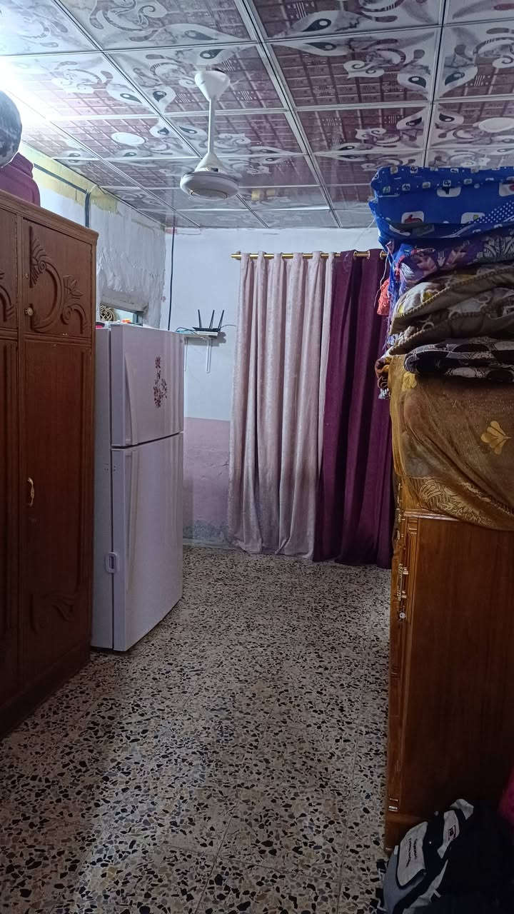 دار للبيع زراعي ١٤٠ متر حي ١٧ تموز ( حي الصدر الثالث) قرب جامع الاحسان بصف المختار ابو حميدة مرقم مشمول بتطويب ٣٢٠ غرفتين وصالة واستقبال ومطبخ وتخاريج وطارمة ومكشوفة كبيرة كافة الخدمات ثاني بيت عن الشارع التبليط الرئيسي السعر 28 بي مجال بسيط ***********
