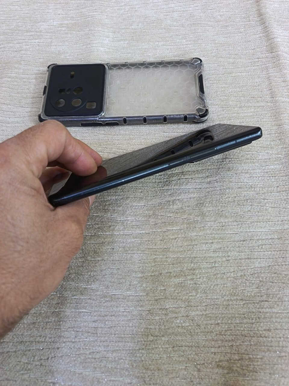 السلام عليكم اخوان عندي جهاز فيفو x80pro الجهاز نسخة عالمي وليس صيني اول منزل اشتريته ولحد الان مابي اي خلل او تصليح شرط تاخذه من البيت توصيل ماعندي مكاني الاعظميه اريد مراوس مع فيفو x200 برو أو x100 برو بس كون نظيف وانطي فرق  *********** أو *********** 
ملاحضه الجهاز مستخدم واكيد بي شخوط مالاستخدام كلشي واضح بالصور والفديو مع جزيل الشكر
