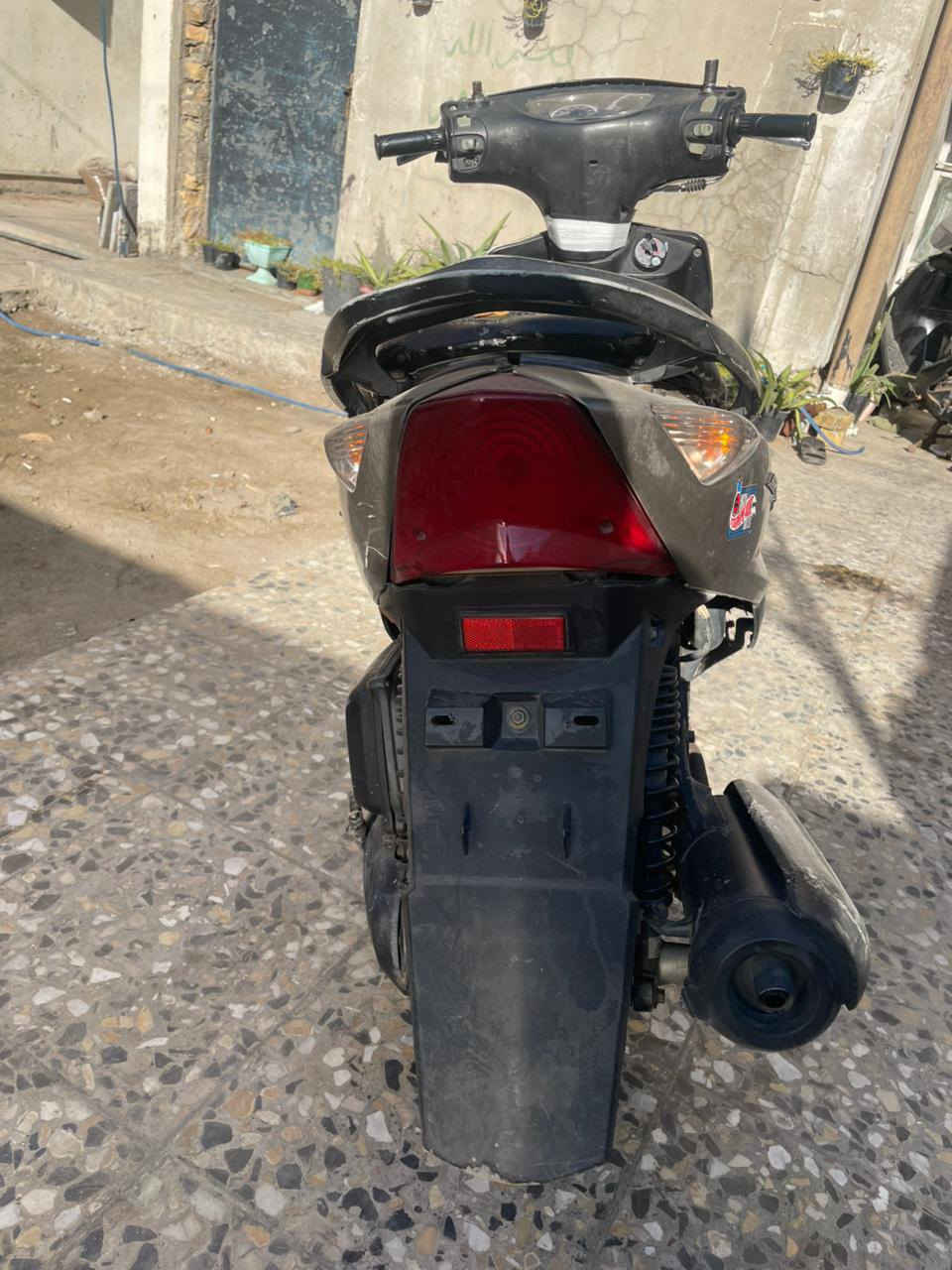 دراجه للبيع ماناقصها بس بريك أمامي
سعر ٣٠٠ الف بيها مجال 
بغداد الشعب ***********
