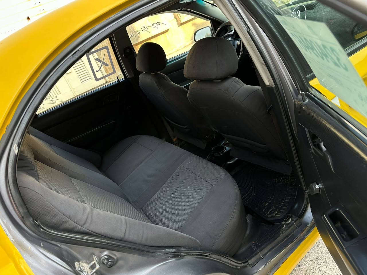 السلام عليكم 
افيو موديل 2008 مشروع وطني
شرط التحويل محرك كير شرط
بجم كبس صندوك كبس الباقي تلقيطات 
سياره جدا حلوه ونضيفه داخلها جديد
هيئه وغرامات تنزل من سعره 
السياره ترهم نقد وترهم قسط وترهم
مراوس مع قطة ارض اذا قسط مقدمه30 اقل ماترهم مكاني موصل حي الاخاء ارقامي بيها واتس*********** /***********
