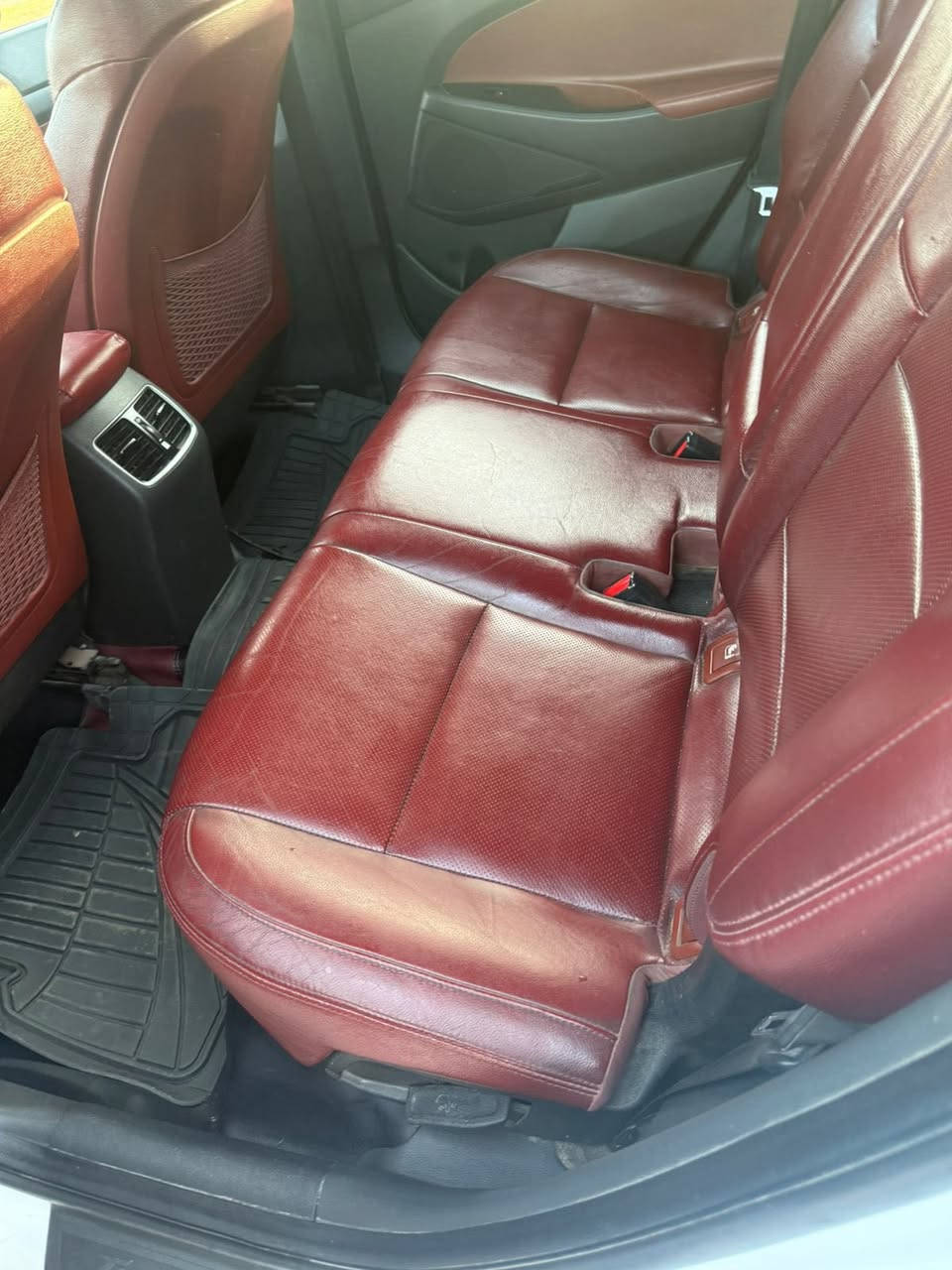 سللام عليكم  توسان خليجي موديل ٢٠١٧مكفوله سياره من ضربه وصبغ
مواصفات فول واحد على واحد

بصمه 

بنراما

فور ويل

سايد بريك كهرباء

كشنات كهرباء

صندوك كهرباء 

كشنات جلد 

داخل ما اروني

حساسات امامي خلفي

كامره خلفيه 

شاحن واير ليس

وبعد بيهه مواصفات اكثر

ما شيه ٩٢الف

سياره جديده 

رقم الهاتف ***********

السعر ١٨٨ وبيهه مجال
