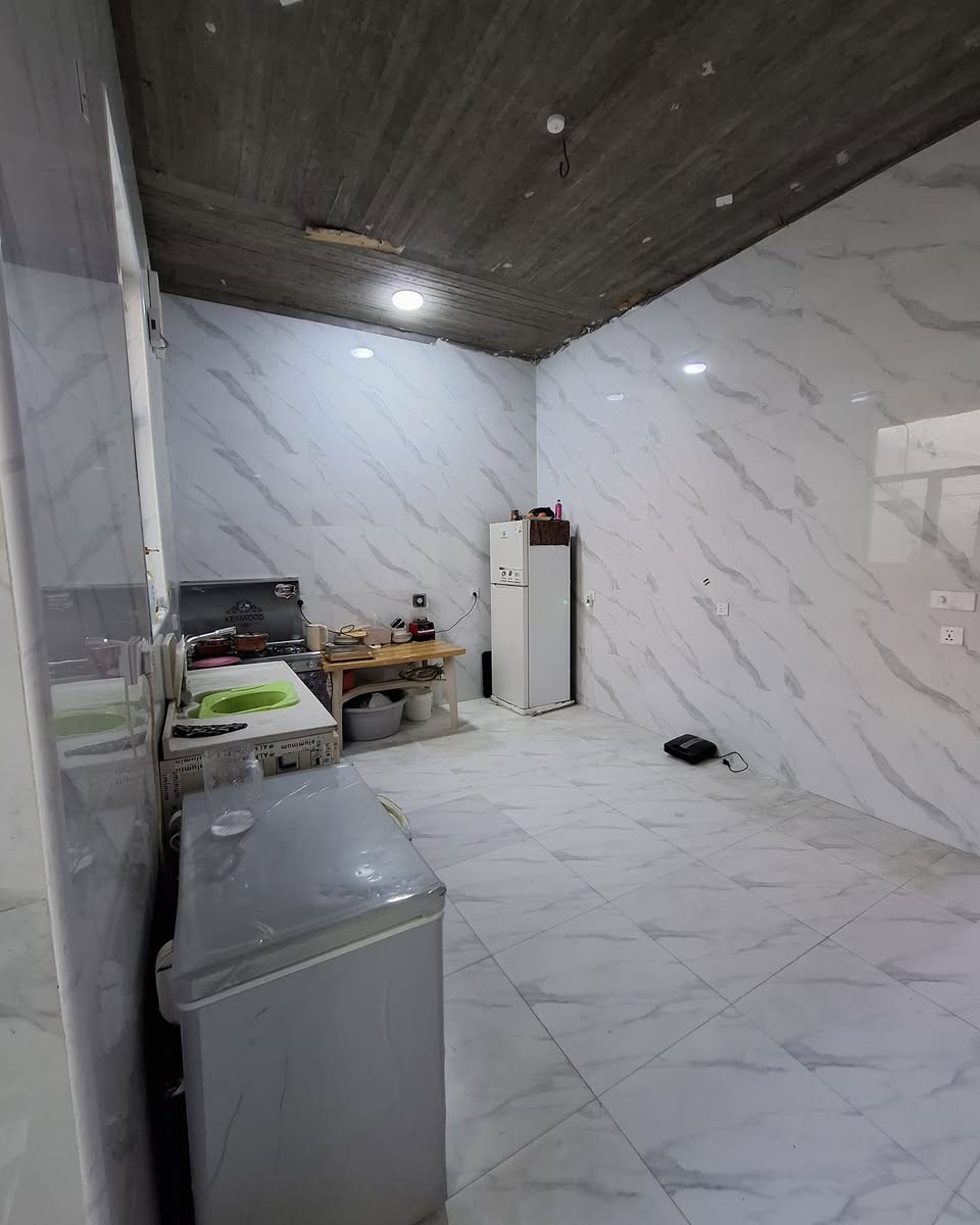 ⚠️السلام عليكم ورحمة الله وبركاتة ⚠️ 
💢 (دارللبيع)🏘
🏩 منطقة حي العمال (خلف أسواق كريم خلف )
مساحه:- ١٥٠متر 
يتكون:- من غرفتين وصاله ومطبخ واستقبال وصحيات داخليه وخارجيه 
الطابق الثاني:-صاله وصحيات فقط 
ملاحظه (مطلوب ٥٠مليون للمصرف)
(لاتنسى لايك والمتابعه )
💲لمعرفة تفاصيل او السعر علق (تم)تصلك رسالة بكافة التفاصيل
🔷للاستفسار الاتصال على 
*********** ☎️ 
*********** ☎️ 
*********** 

💢مكتب الحداثة للعقارات والتوسط العقاري 

📌عنوان المكتب : #السماوة حي الصدر شارع النادي الرياضي مجاور  شركة نقليات الوسيط قرب  مطعم الخليج 
▪️https://maps.app.goo.gl/vFx5TztZpnyBGpSv7▪️ 

✅نستقبل جميع العروض والطلبات العقارية ✅
