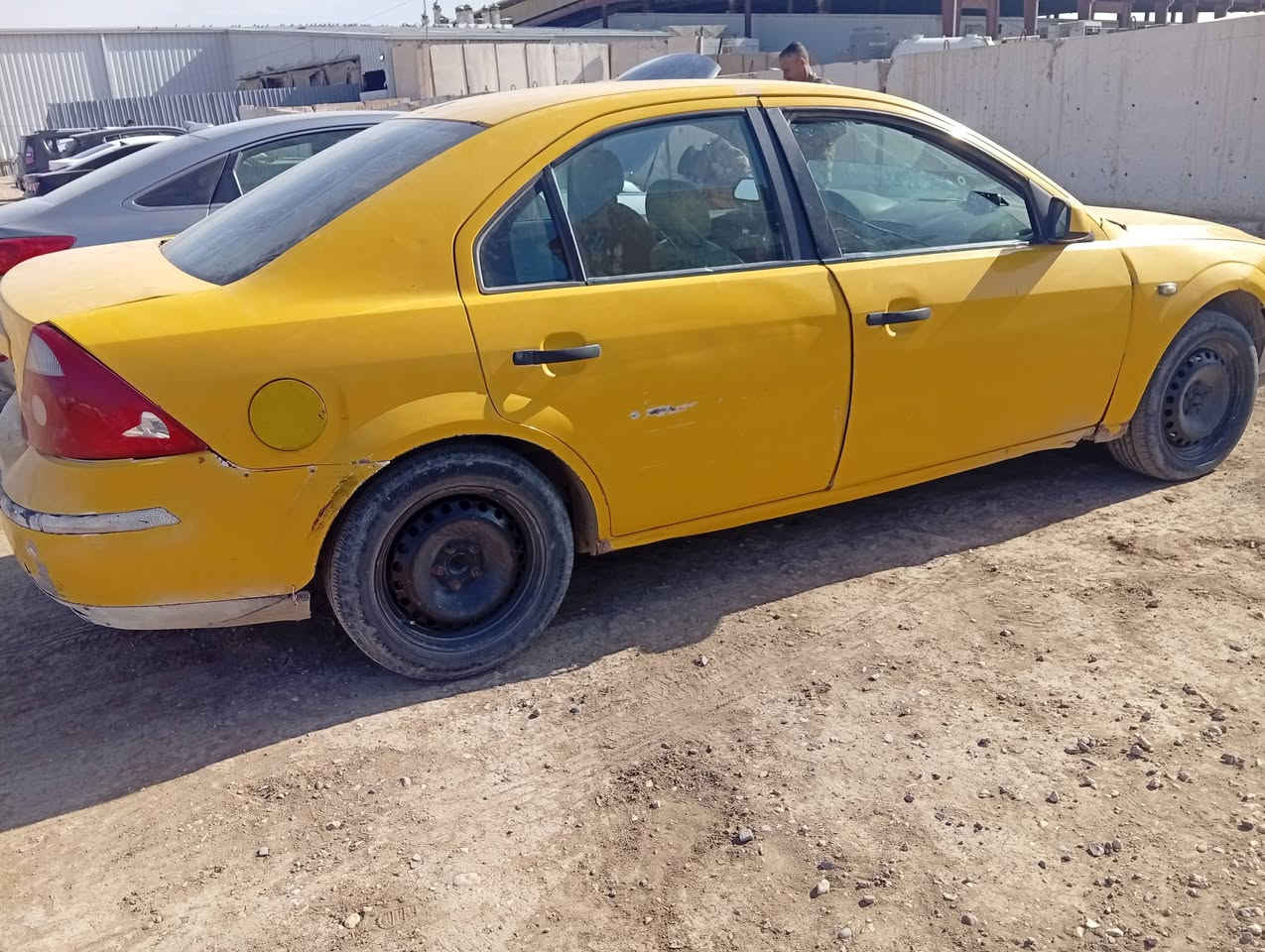 اخون التفاصيل راح اذكره كله ...
فورد محور مكينه ياباني بيتاشيو نحله شرط مكفوله 
الكير مستحق تبديل ، لاكن السيارة تبدل 123 وبك النمره الرابعة ماتجي فقط 
السيارة دواخله حلوة رقم الماني
حداديه يعني مستحقه ، بور مشط جدد  تايرات نص ونص ...
مكان السيارة و راعية بالكوفة بحي ميسان 
السيارة مامسجله هيئه وماعليه غرامه من داور تريد ترجعة خصوصي لونه السابق ابيض ، تريد تحوله اجرة انت مخير ...
السعر 15 ورقه وحياكم الله الرقم ***********
