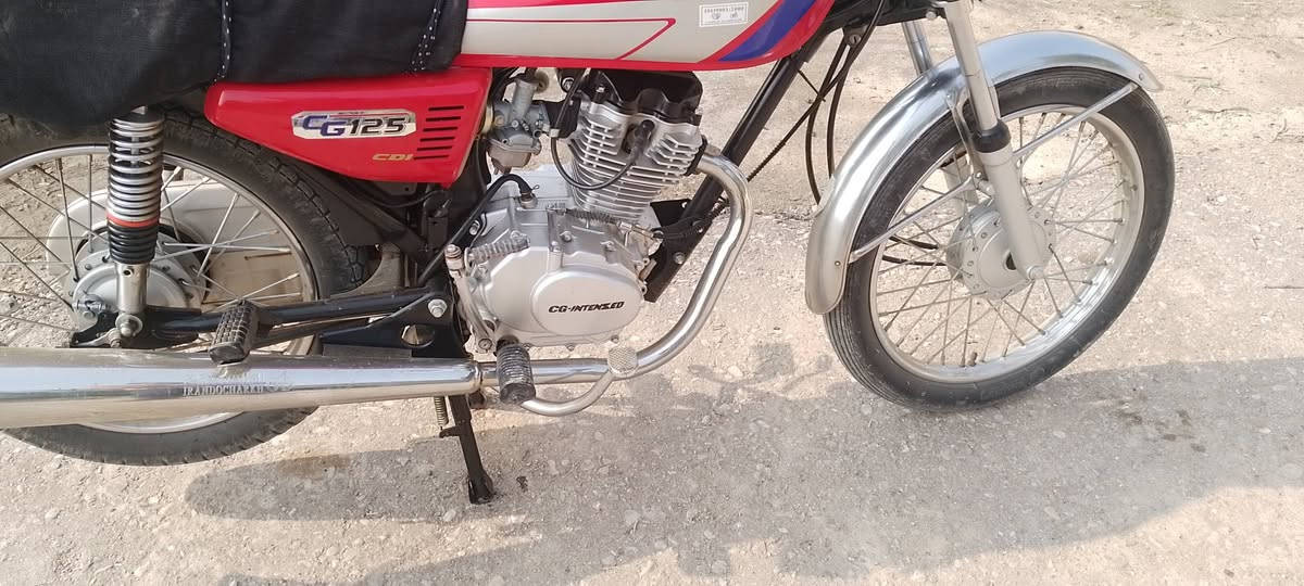 سلام عليكم دراجه لبيع بدون وراق دراجه برغي ما مفتوح بيه بعدهي جيس دراجه وكيليه وصل مو تعمير بكاني بنهر سعد سعره 750 وبخدمت شراي ***********
