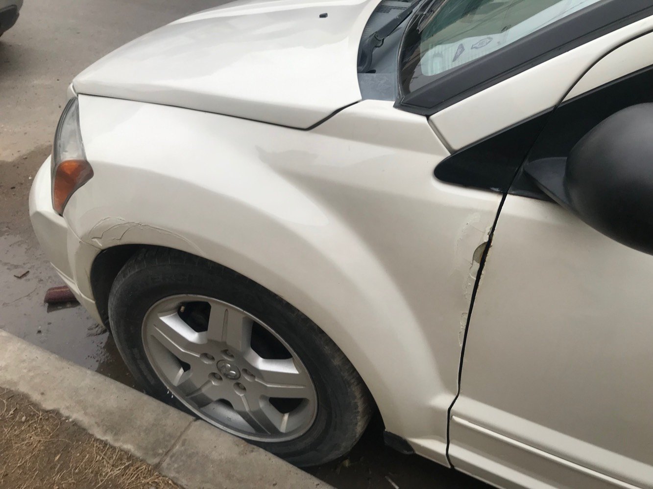 السلام عليكم 
دوج كاليبر موديل 2008 محرك 2400
حادثها جاملغ أمامي جهة السايق 
تدفئة تبريد صدر جديد باتري جديد كير محرك 
بلادي كلش نظيف ماشية 136000رقم بغداد
سعر 6000$للاستفسار
***********