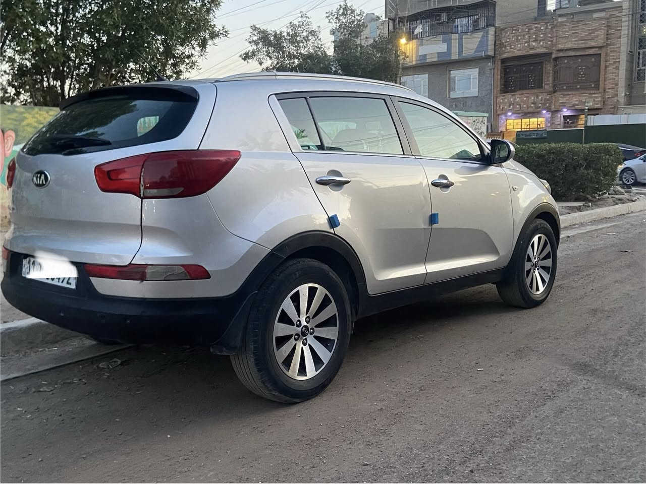 سلام عليكم سبورتج موديل 2016 خليجي مكفوله من صبغ  وضربه محرك دوش ما مفتوح كير ما مفتوح بيه بارد كد شبر رقم بغداد انكليزي هزه جديده سنويه 30 معروضه 148 بيه مجال حك جيه مكان بغداد شارع فلسطين ***********
