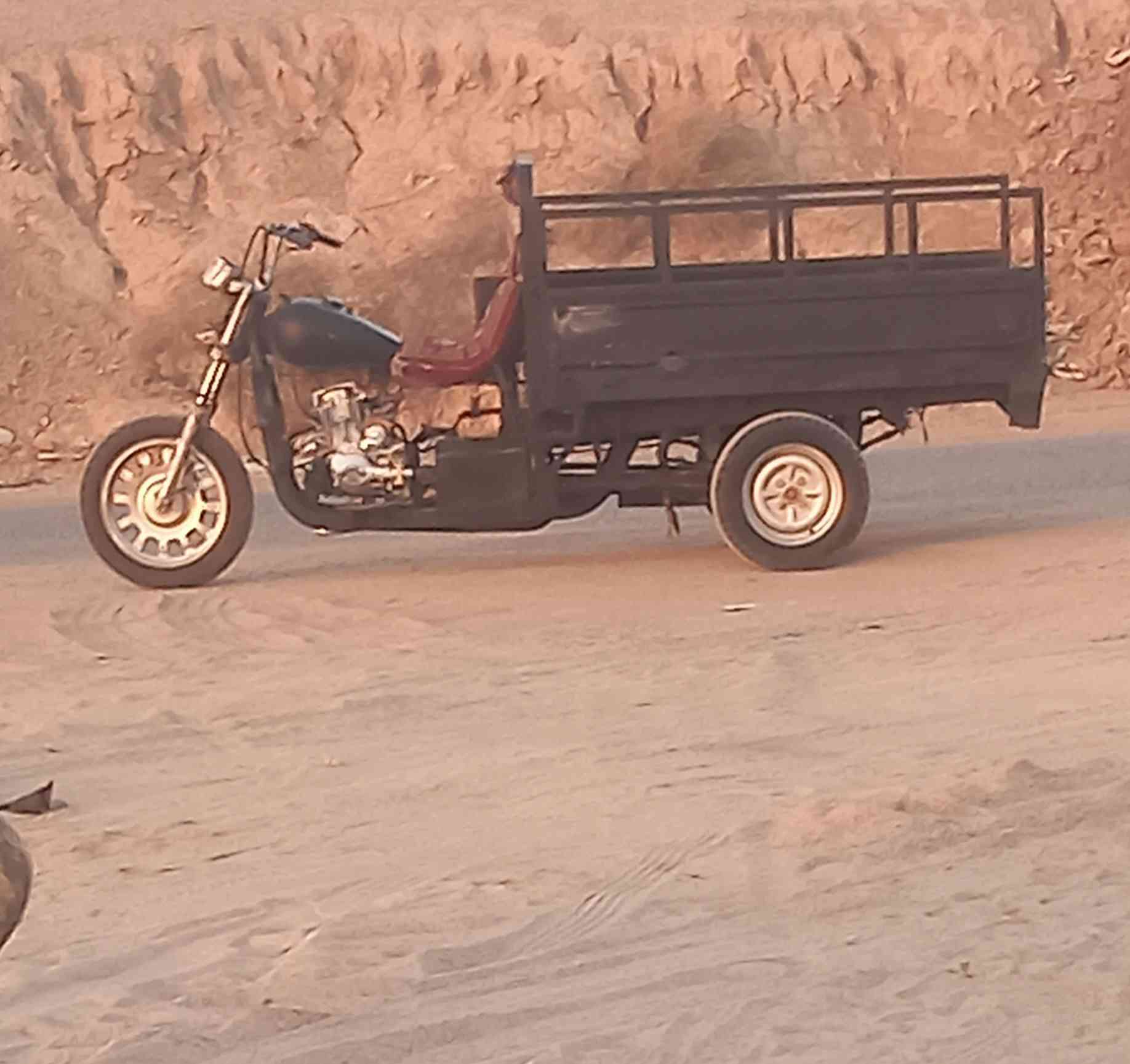 سلام عليكم ستوته البيع دوات دوات بدون وراق شاصي مكفول بدي نضيف بي قليل خياسات مكينه نضيفه صاره سبوعين من شديته برغي ما مفتوح بيه ثاني تبديله دهن المكان المجر الكبير رقم الهاتف ***********خاص مارد
