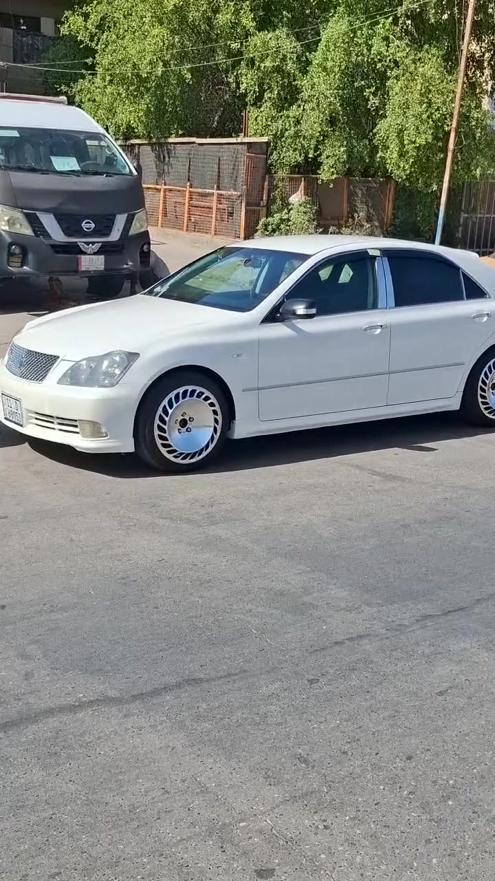 السلام عليكم عندي هذني ويلكبات مايباخ زيروو هنه وتايراتهن بيع او مراوس بويل وتاير مال شاهينه لو ماجسته بلادي 
وهاذ رقمي ***********
