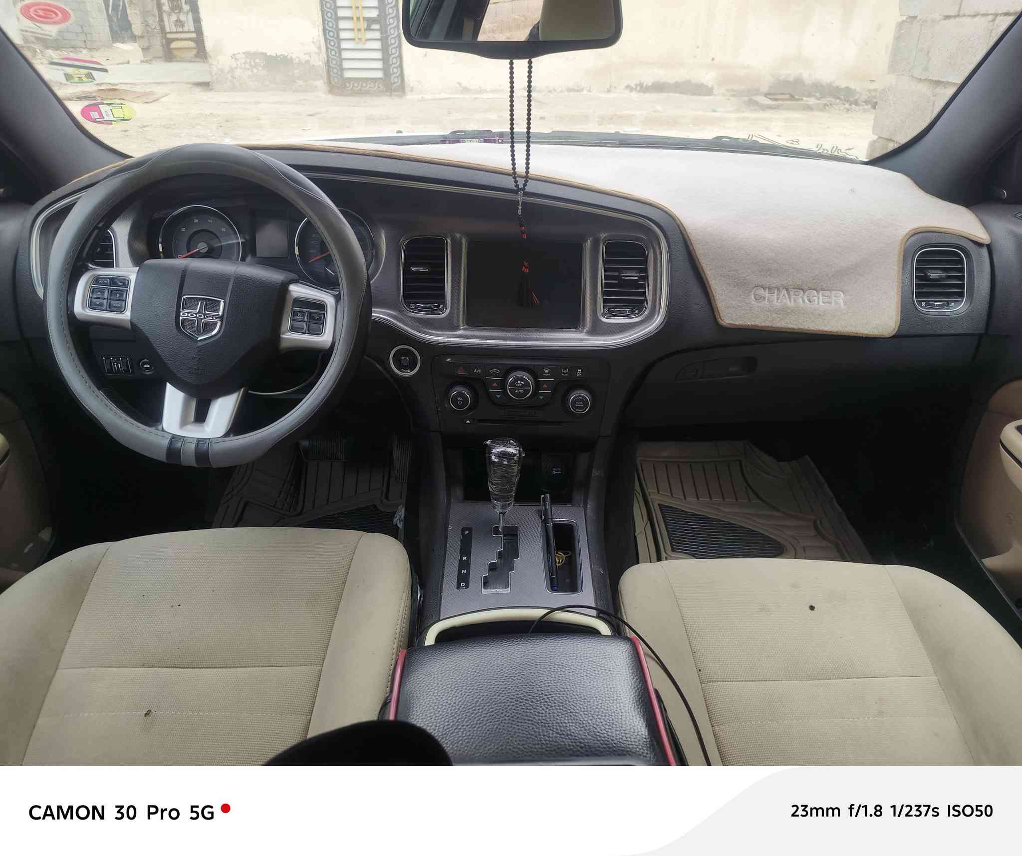 جارجر 2013خليجي كفاله من كلشي
مكينه هيمي نص فول 
كفاله من كصه وطلب وسرقه 
علمن سياره ادوات ادوات
سياره جاهزه من كلشي تخم تاير حداديه جديده
 تبريد تدفئه بلكشنات 
سياره متوئم شغل مضبوط ارقام وسنويه وياهه دكهن بلمرور 
سعر 70وبيهه مجال قليل 
عنوان بصره مركز مدينه 
***********
