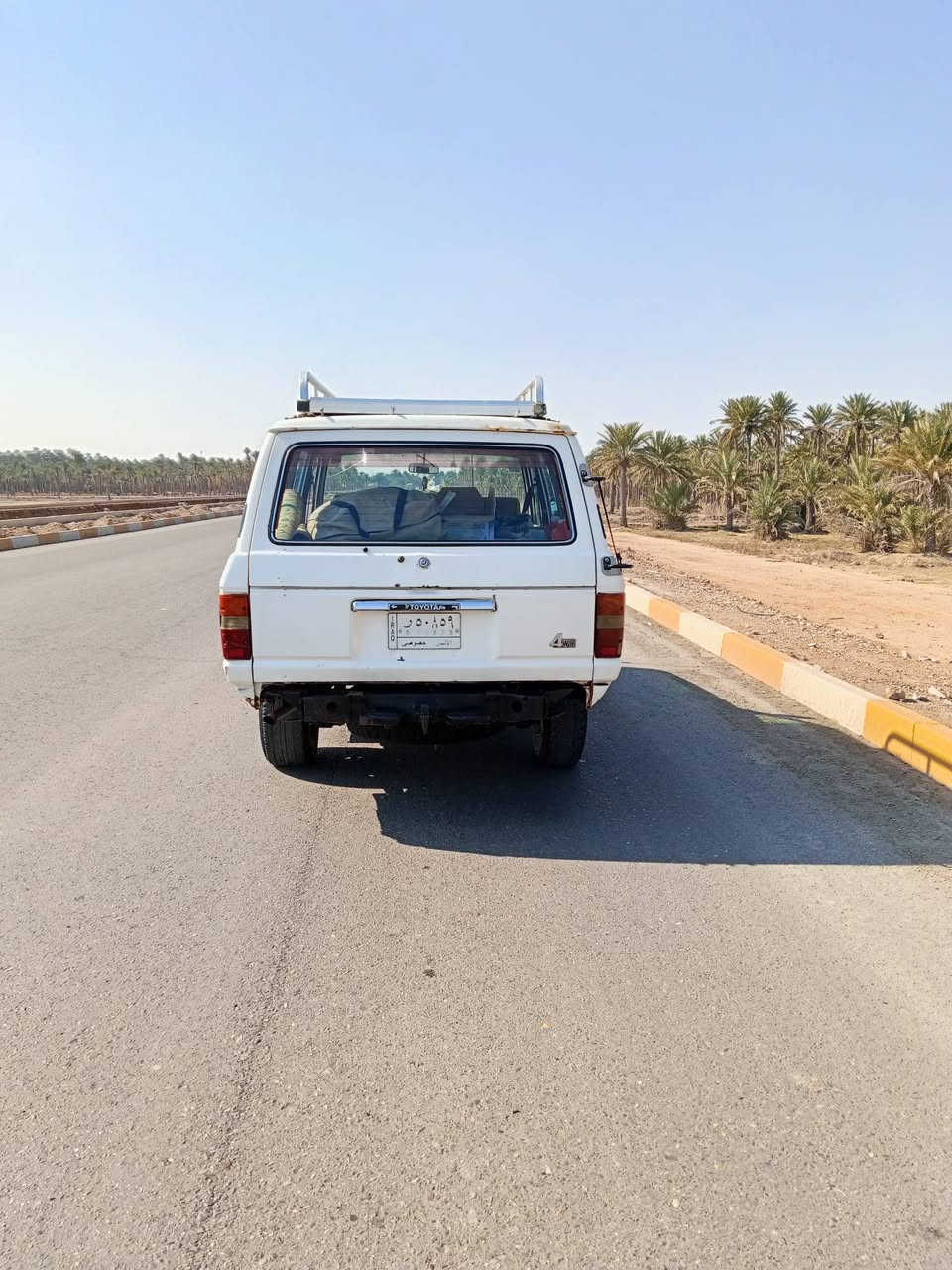 السلام عليكم من رخصه الادمن لاندكروز للبيع م 85 كير اكسلات امامي خلفي محرك 3f كير  محرك خير من الله ماكنيت باور ستيرن جام كهرباء سنتر لوك تبريد الواشرات مال الكمبريسر فقط سياره جاهزه من كل شي وترايك المكه ***********
