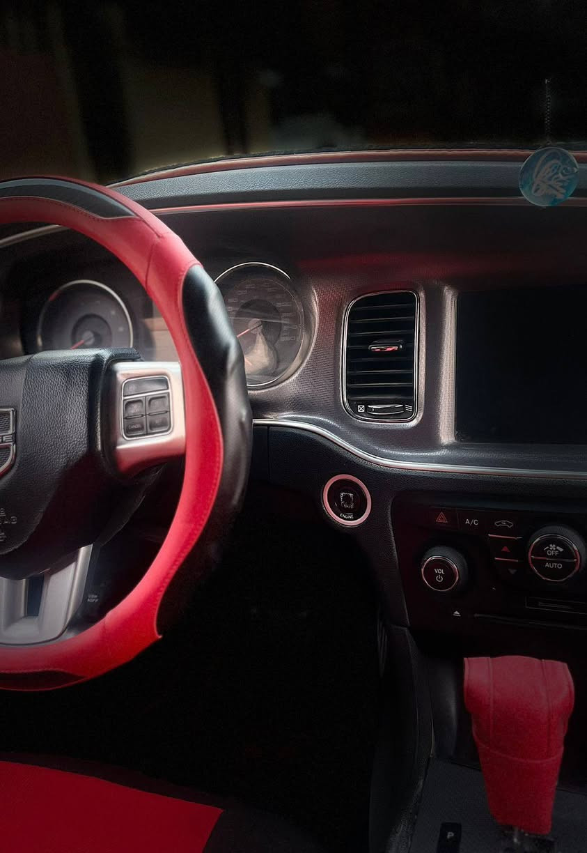 جارجر 2014فول مواصفات متومه اددوات ادوات
توه بولش 
مكاني بصره 
***********
تخم تايرات بطاريه جديده
دوشمه احمر وأسود سنويه تنتهي 2028
 55وبيها مجال
عنوان بصره 
***********
