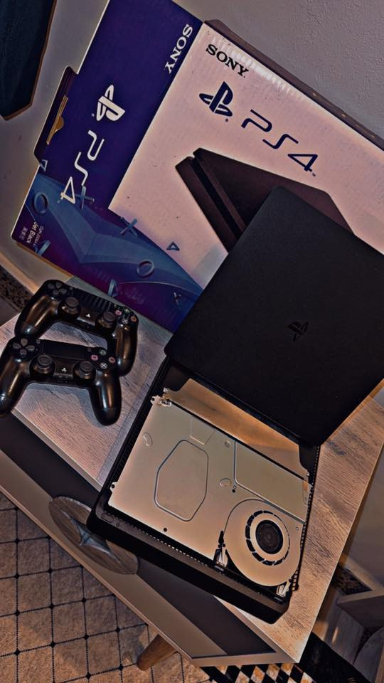 لي4 سلم جديد نضافه99/100 مضموم ويا جوستكات ثنين 
مراوسه ويا بلي5 سلم او للبيع 
رقمي***********
مكاني بغداد
سعره260 وبي مجال
