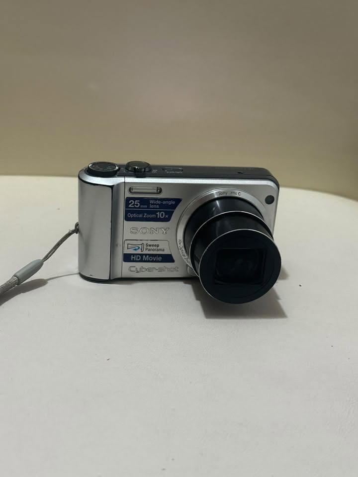 كامره sony cyber shot dsc H70 مع كامل ملحقات للتواصل ***********
