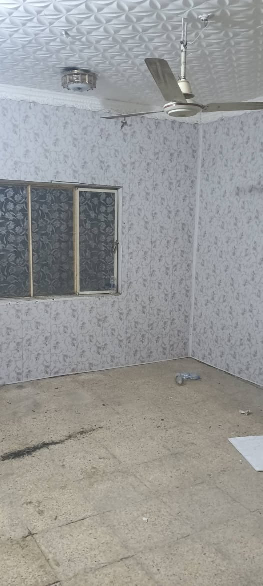 دار للايجار المساحه 100م طابق واحد غرفه صاله مطبخ كليدور مجمع صحيات داخل وخارج حي الصحه خلف المسبح السندباد مبلغ الايجار 350 للاستفسار *********** وتساب
