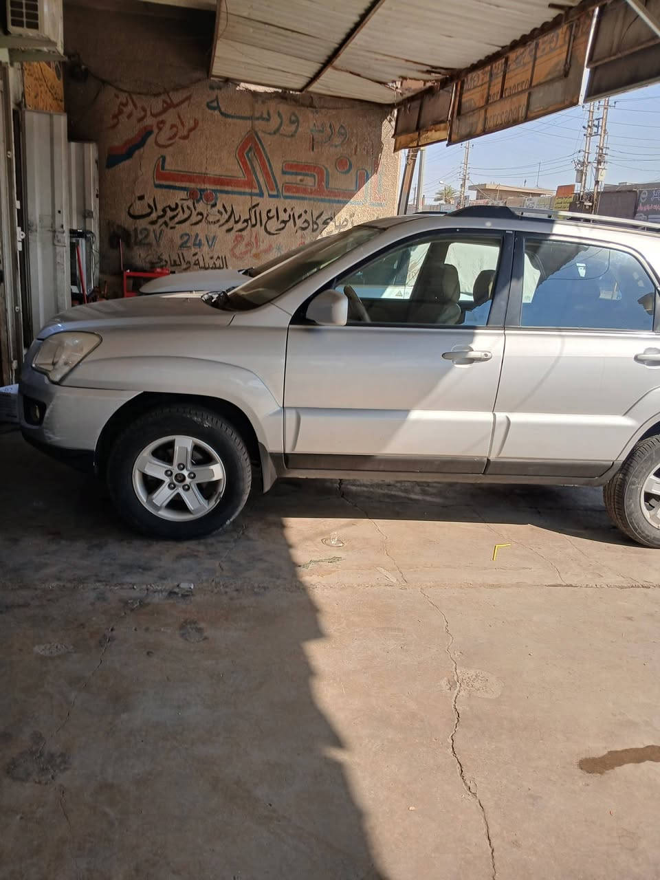 كيا سبورتج ٢٠١٠ خليجي
ماشية ١١٢ الف كيلو
لون فضي 
محرك ٤ سلندر 
صبغ صفحة اليمين بدون دواخل
رقم بغداد الجديد وهزة جديده
العنوان العامرية او كمب سارة 
رقم التلفون ***********
