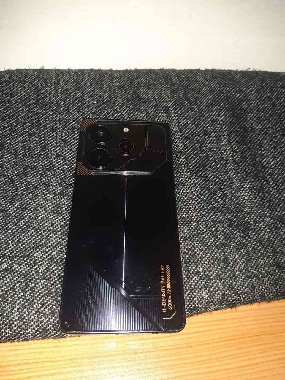 سعر ٢٠٠ بي مجال جهاز نضيف ويا شاحنه و كارتون حي نصر شارع بانزين خانه ***********
