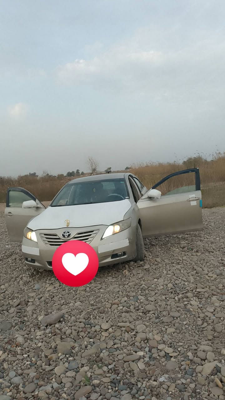 السلام عليكم للبيع كامري 2007 وارد أمريكي لسياره بيه مكانات صبغ ابيع احزام لغود وشواصي كفاله لسياره ادامه كامله تخم تاير صدر كله جديد رقم بغداد السعر 88المكان صلاح الدين ***********
