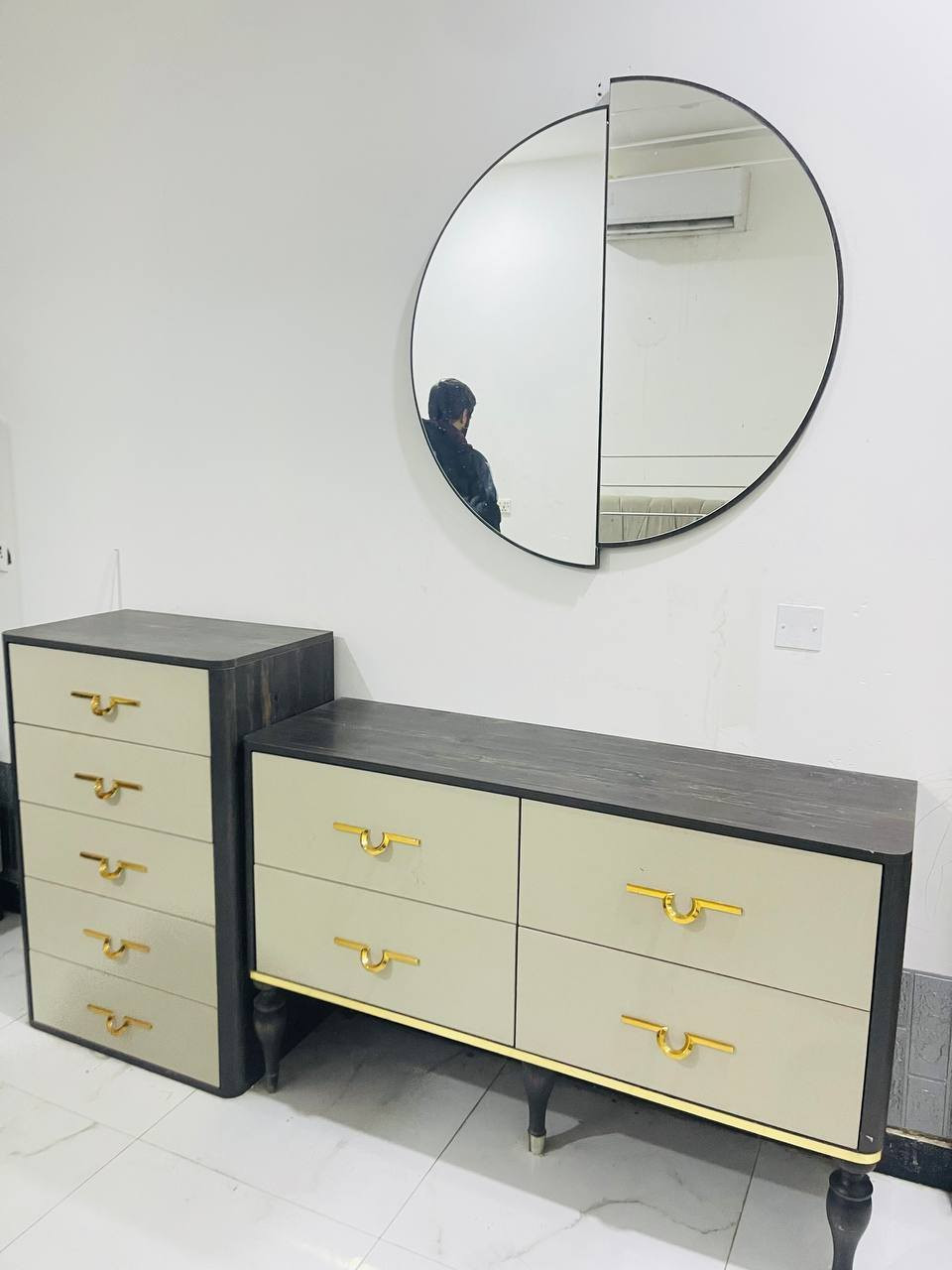 8 قطع ماركه سرير مخزن نضافه 85 💯 سعر 800 عنوان بغداد حجز واتساب فقط  ***********
